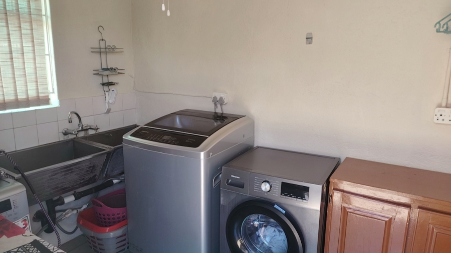 5 Bedroom Property for Sale in Flamwood North West